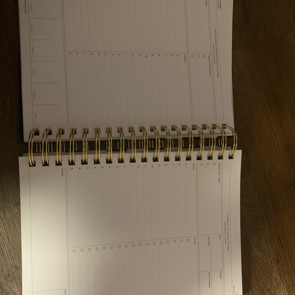 Brand New Day Designer 2022-23 planner - Picture 3 of 4